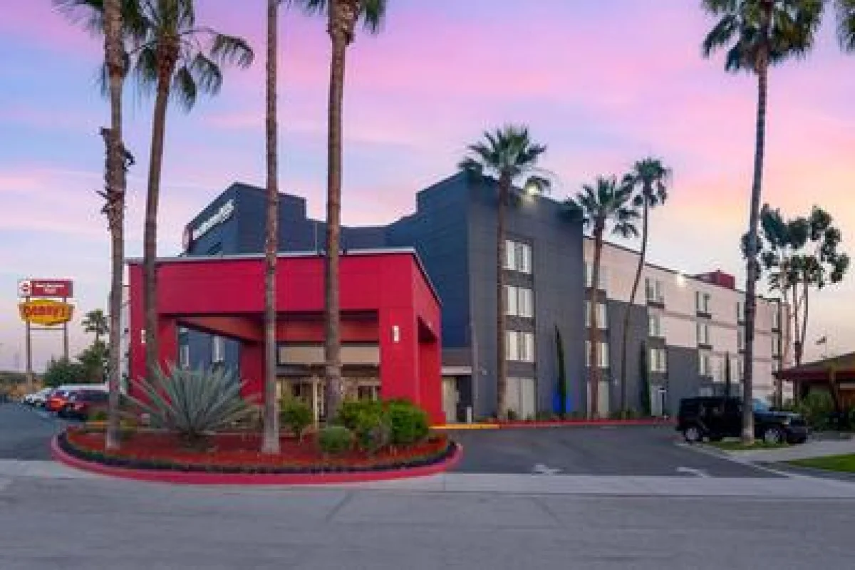 Best Western Plus Commerce Hotel