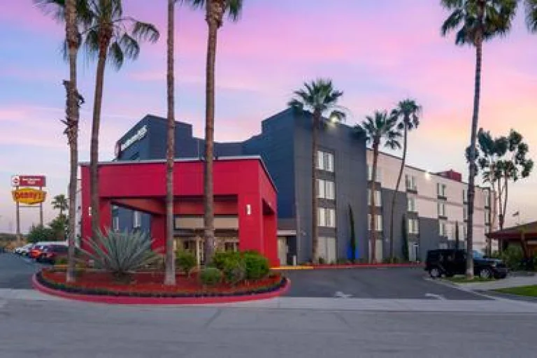 Best Western Plus Commerce Hotel
