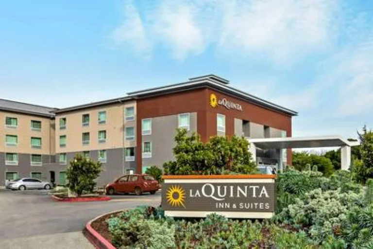 La Quinta Inn & Suites by Wyndham San Francisco Airport N