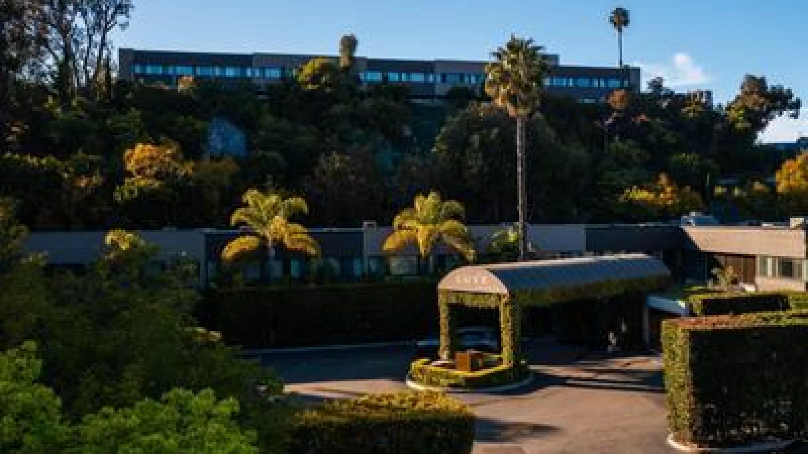 Luxe Sunset Boulevard Hotel