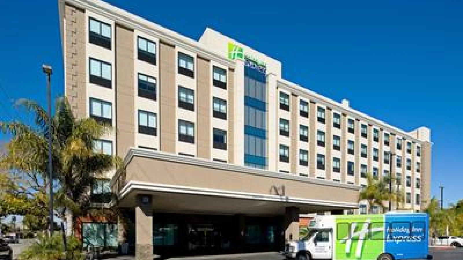 Holiday Inn Express Los Angeles LAX Airport by IHG