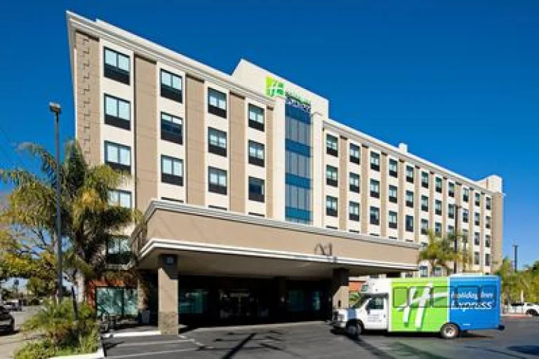 Holiday Inn Express Los Angeles LAX Airport by IHG