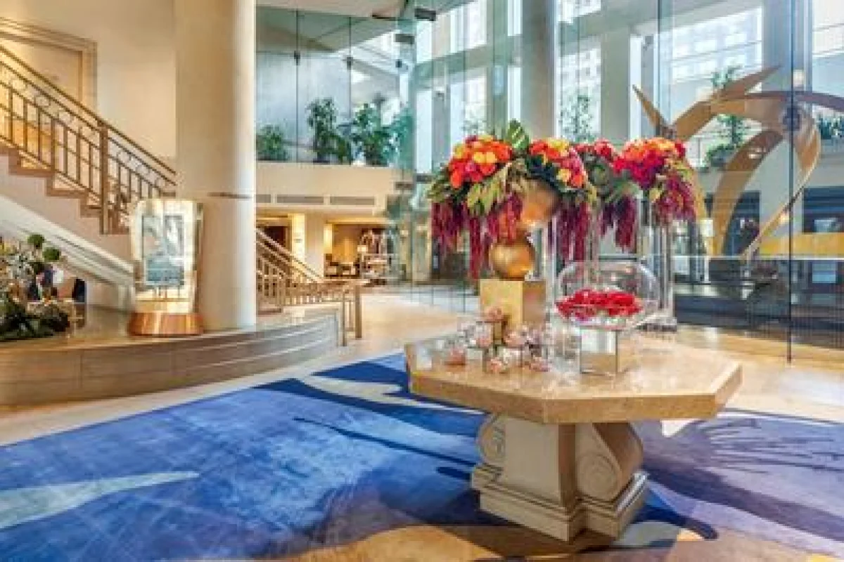 Omni Los Angeles Hotel at California Plaza