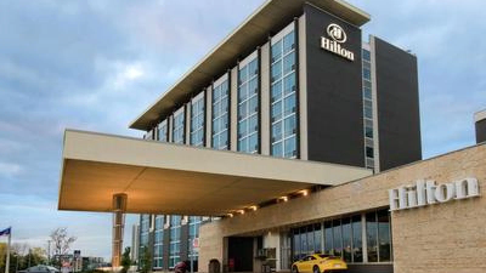 Hilton Toronto Airport Hotel & Suites