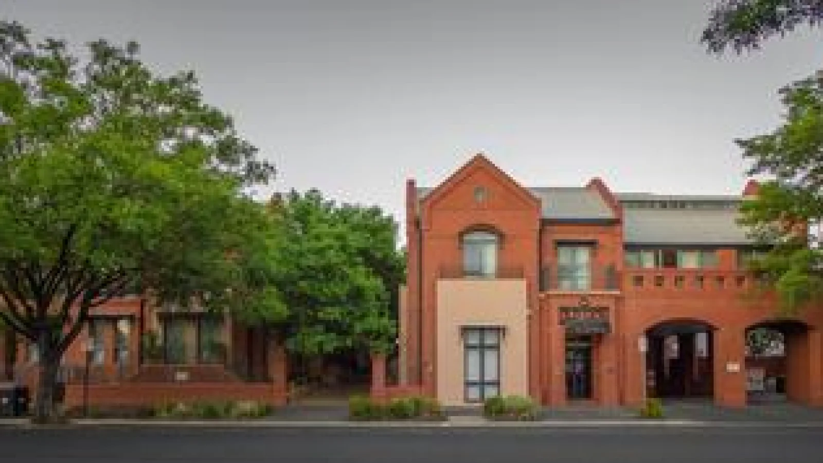 Majestic Old Lion Apartments