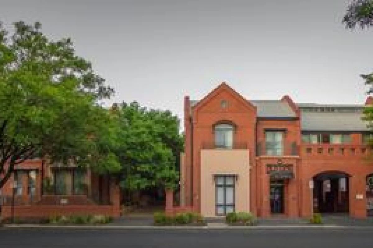 Majestic Old Lion Apartments