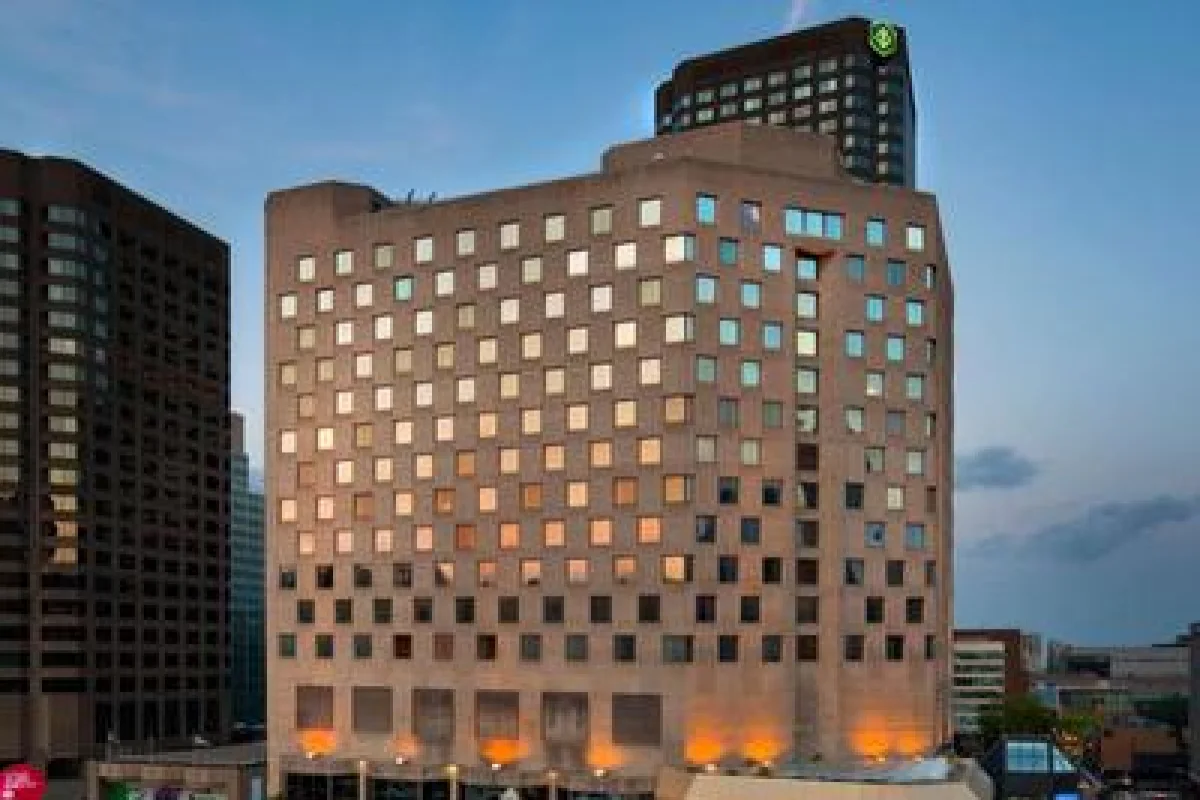 DoubleTree By Hilton Montreal