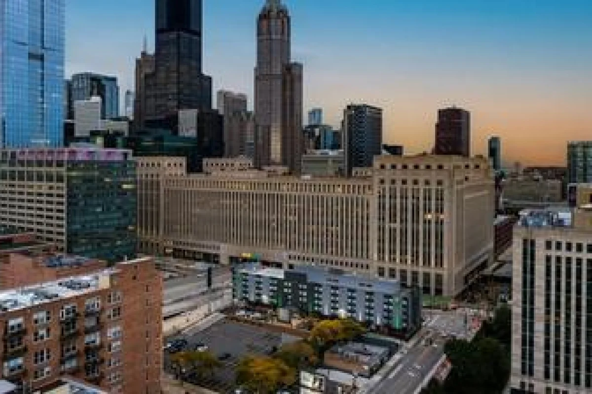 Holiday Inn & Suites Chicago-Downtown by IHG