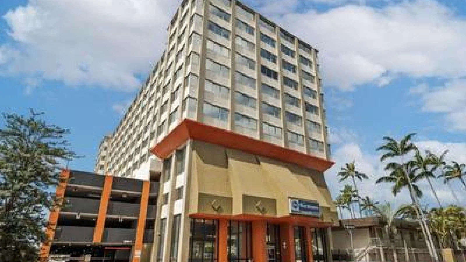 Best Western The Plaza Hotel Honolulu Airport - Free Breakfast