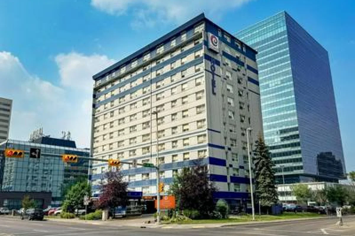 Coast Calgary Downtown Hotel & Suites by APA