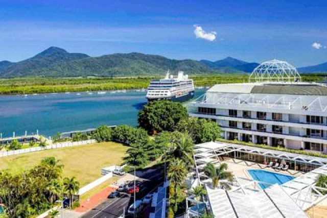 Pullman Reef Hotel Casino