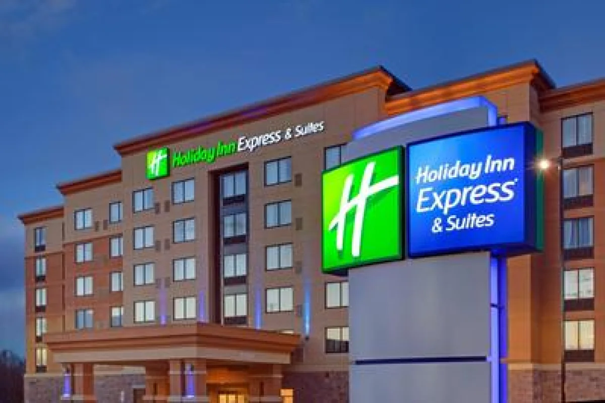 Holiday Inn Express & Suites Ottawa West - Nepean by IHG