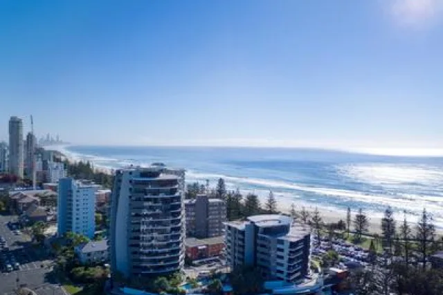 Ambience on Burleigh Beach
