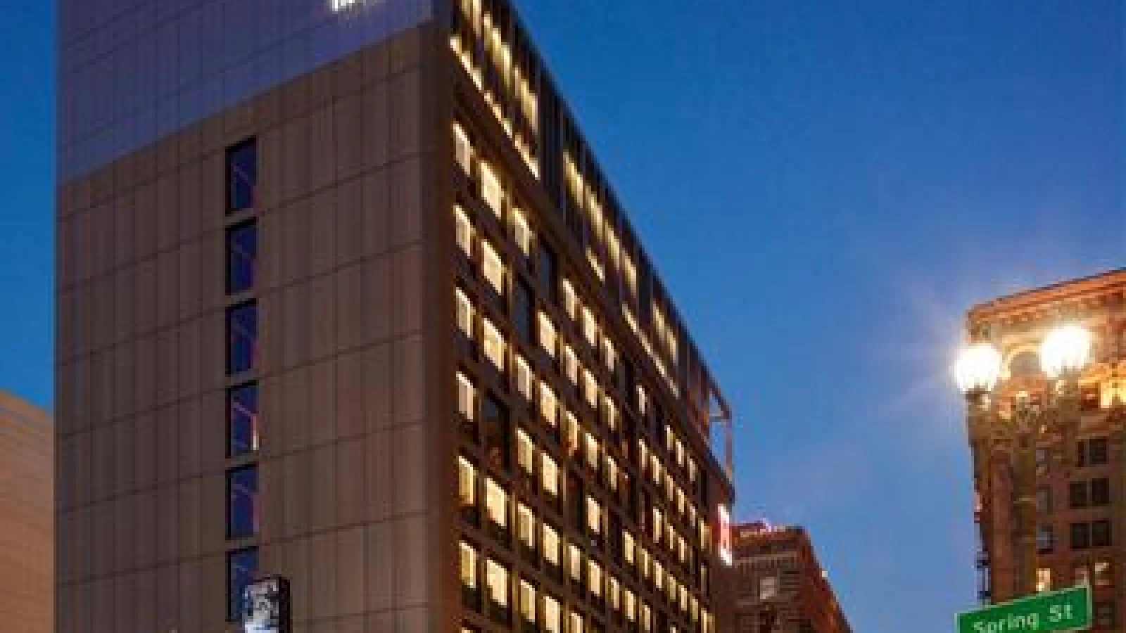citizenM Los Angeles Downtown