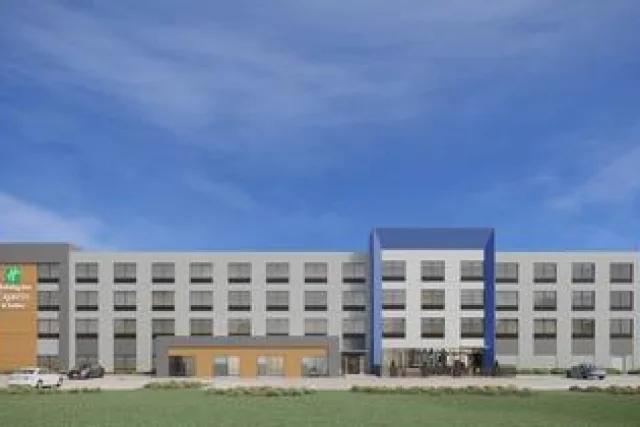 Holiday Inn Express Montreal Airport - St-Laurent by IHG