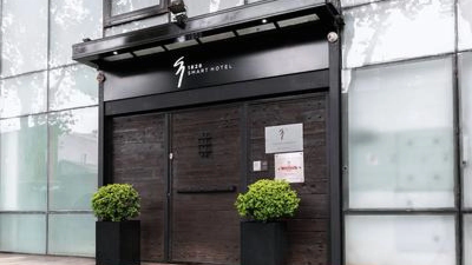 1828 Smart Hotel