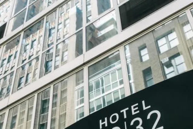 Hotel 32 32