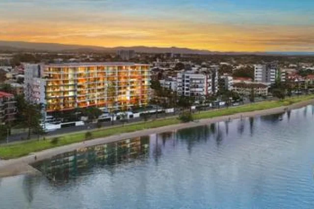 Silvershore Apartments on the Broadwater