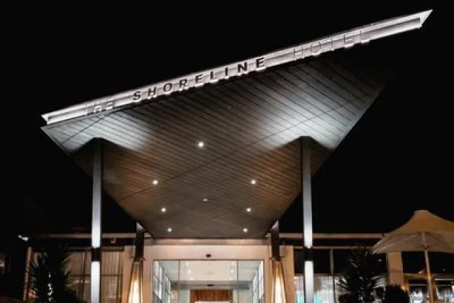 Shoreline Hotel
