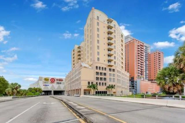 Towers of Dadeland by Miami Vacations